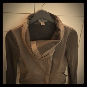 Fitted asymmetrical zip jacket